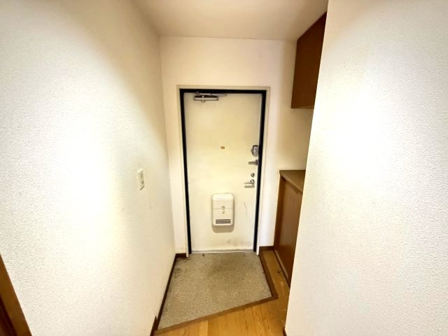 シントウキョウビルの玄関