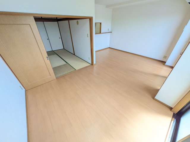 クレスト吉岡の居間・リビング