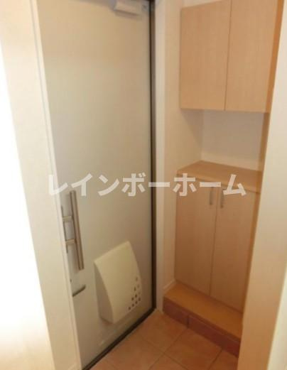 アメニティ本中山の玄関