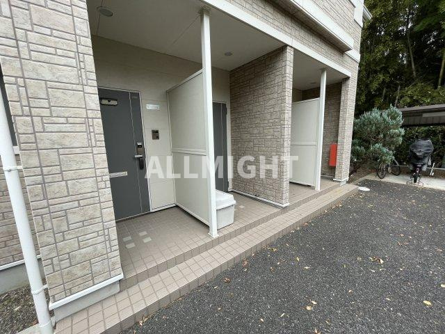 稲城市百村のアパートのエントランス|★お部屋探しはオールマイト不動産までご相談下さい♪