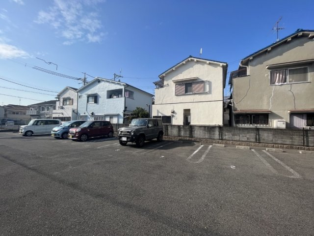 フェリーチェ佐治の駐車場