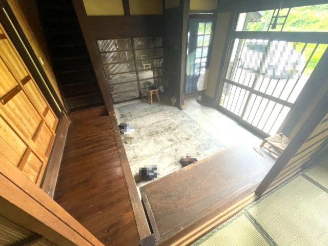 高島市高島中古戸建の玄関
