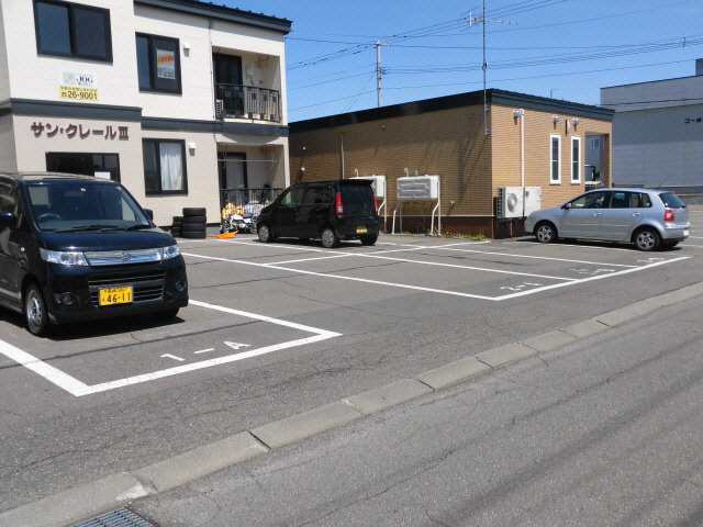 サン・クレールⅢの駐車場