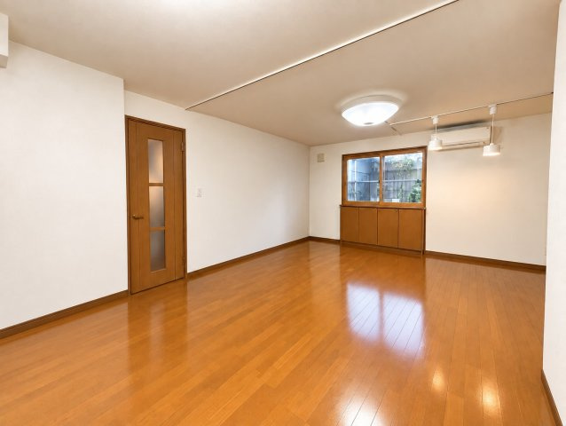 太秦馬塚町の居間・リビング