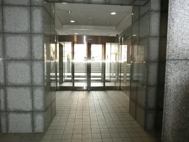 スカイコート新宿落合第６のエントランス