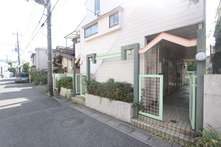 千代田ハイツのエントランス