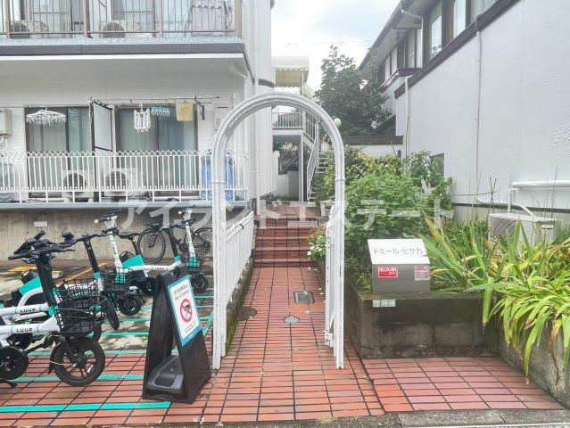 ドミールヒサカ　駅近　女性限定　LUUP有　敷金礼金0のエントランス