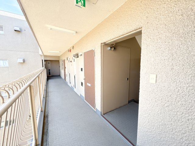 ハイネス生駒のロビー