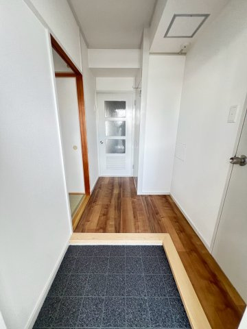 UR武庫川 9号棟の玄関