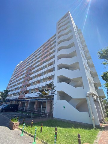 UR武庫川 32号棟の外観