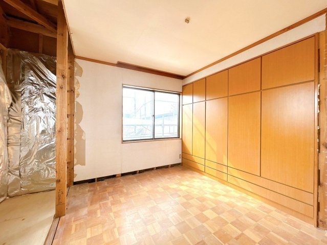 【洋室】 | 大仙市刈和野字川原田　戸建て | 【リフォーム中】2階南西側約7.5帖洋室です。床はフローリング重張り、天井・壁はクロス張替えを行います。大容量のクローゼット付きです。