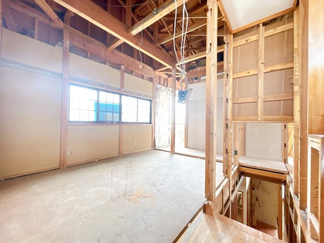 【洋室】 | 大仙市刈和野字川原田　戸建て | 【リフォーム中】2階北側に約6.75帖洋室を作成中です。床はフローリング張替え、天井・壁はクロス張りを実施します。すべての居室にエアコン、テレビコンセントを新設します。
