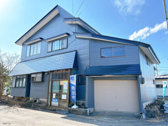 【外観】 | 大仙市刈和野字川原田　戸建て | 【リフォーム中】価格には消費税、リフォーム費用を含みます。リフォーム中でもご案内可能。内覧希望の方はお電話ください。