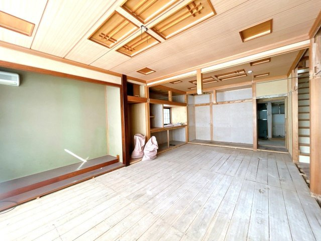 【設備】 | 大仙市刈和野字川原田　戸建て | 【リフォーム中】リフォームにて約19帖LDKを作成中です。床はフローリング張替え、天井・壁はクロス張り施工を実施します。利便性を考えコンセントも増設いたします。