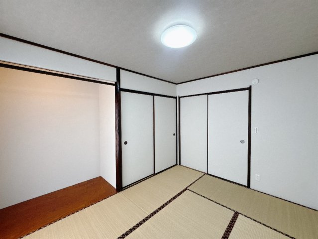 【中古戸建】高崎市新町の和室|■1階和室｜和室を書斎にしたり、冬にはコタツを敷いて家族みんなで年越しをするのもいいですね。家族みんなのお気に入りの空間になります♪