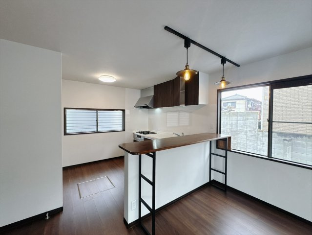 【中古戸建】高崎市新町のダイニング|■ダイニング｜出来上がった料理を運びやすいダイニング♪お料理中も家族との会話がはずみます♪