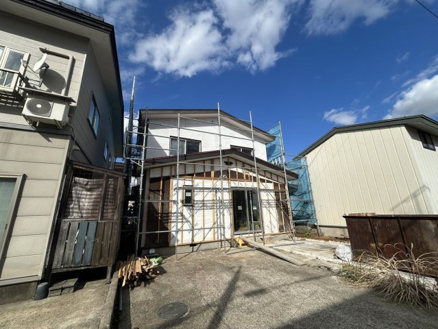 【その他】 | 大仙市大曲須和町二丁目　戸建て | 【リフォーム中】建物裏手側を撮影しました。写真右側の物置は、解体予定です。