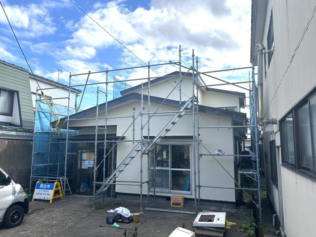 【外観】 | 大仙市大曲須和町二丁目　戸建て | 【リフォーム中】価格には消費税、リフォーム費用を含みます。リフォーム中でもご案内可能。内覧希望の方はお電話ください。