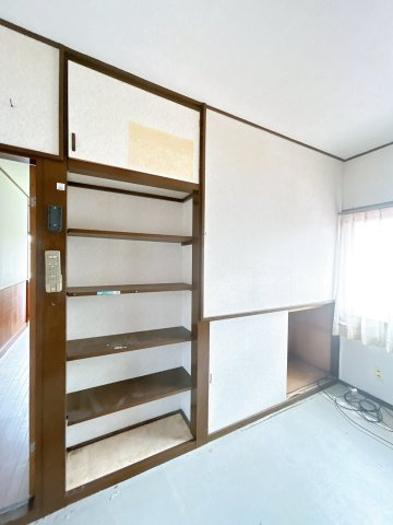 【洋室】 | 大仙市大曲須和町二丁目　戸建て | 【リフォーム中】2階南西側、約7.5帖の洋室にはクローゼットを新設予定です。