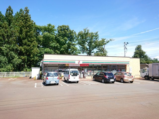 【内観：施工例】 | 大仙市大曲須和町二丁目　戸建て | 設【同仕様写真／コンセント】居室にコンセントとTVジャックを設置。コンセントが足りない箇所には必要に応じて増設も行いました。生活してみないと気付かない部分もカバー。