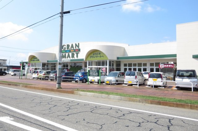 【内観：施工例】 | 大仙市大曲須和町二丁目　戸建て | 【同仕様写真／コンセント】各居室にはエアコンコンセントを設置。その他コンセント類も利便性を考えながら新設。