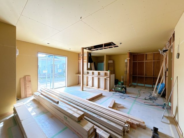 【キッチン】 | 大仙市大曲須和町二丁目　戸建て | 【リフォーム中】和室2部屋を繋げて約22帖のLDKにする予定です。対面キッチンを設置予定です。家族みんなでお食事を楽しめそうですね。畳はフローリングに変更、壁と天井はクロスで仕上げる実施予定です。