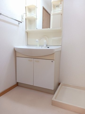 ビレッジあいＢの洗面所|脱衣スペースもあります