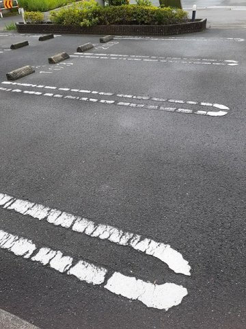 フラン　ブリッサ　Ａの駐車場|車をお持ちの方に嬉しい駐車場付きの物件です