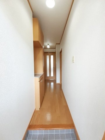フラン　ブリッサ　Ａの玄関|明るい玄関です