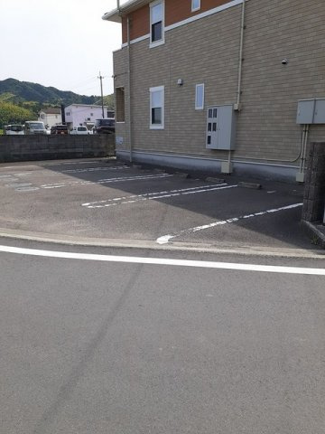 スカイピアの駐車場|駐車場があるので、車を買う予定の方も安心です