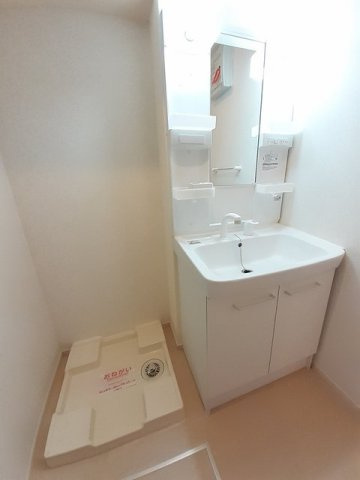 リアン長生Ｂの洗面所|明るい洗面所です