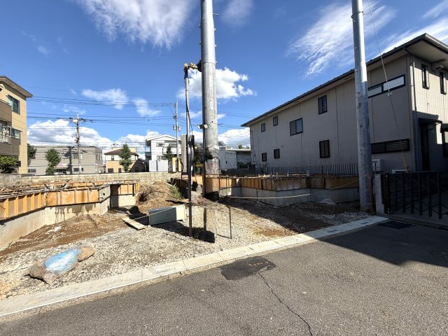 越谷市東越谷４丁目２区画２号棟　新築戸建の外観|丁寧に仕上げられたコンクリート基礎。見えなくなる部分だからこそ丁寧な施工と品質管理に自信があります。