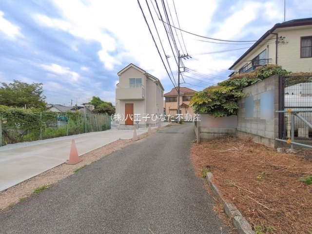 『八王子市新築戸建て』八王子市元八王子町1-119-10【仲介手数料無料】　７期　の前面道路含む現地写真|～仲介手数料無料☆八王子ひなた不動産～八王子市元八王子町　新築戸建て