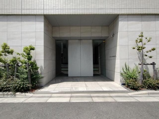クレイシア森下のエントランス