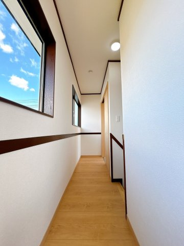 【内装】 | 大仙市大曲戸巻町　戸建て | 【リフォーム済】２階廊下です。