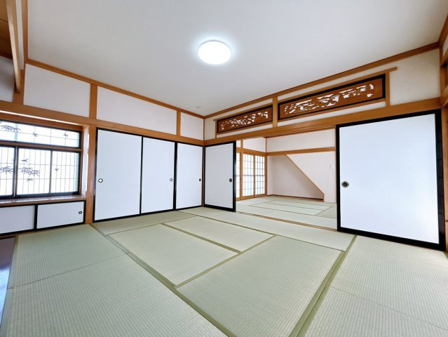 【和室】 | 大仙市大曲戸巻町　戸建て | 【リフォーム済】１階和室２部屋は繋げることで開放的な空間となり、のびのびと過ごすことができます。