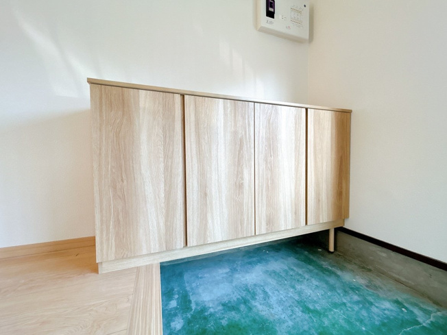 【玄関】 | 大仙市大曲戸巻町　戸建て | 【リフォーム済】玄関には新しくシューズボックスを設置しました。