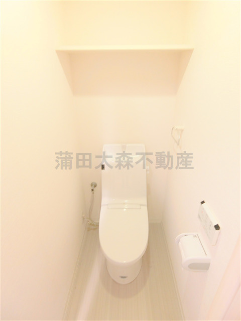 GLANZグランツのトイレ|棚収納と温水暖房便座付きのトイレ