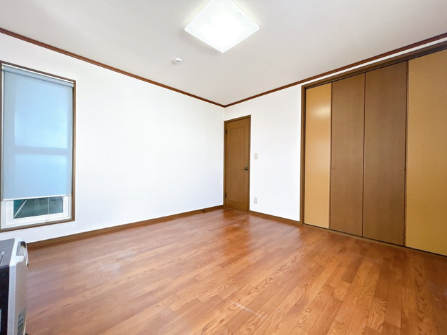 【洋室】 | 大仙市小貫高畑字曽四川　戸建て | 【リフォーム中】2階南側の約8帖洋室です。