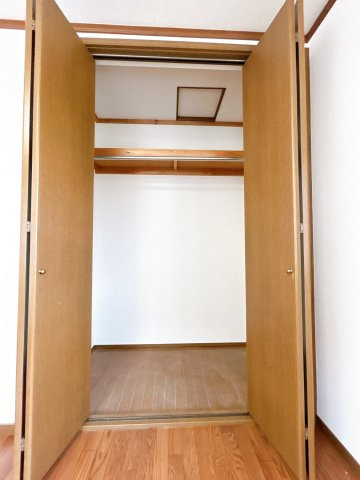 【洋室】 | 大仙市小貫高畑字曽四川　戸建て | 【リフォーム中】2階北西側洋室の収納です。