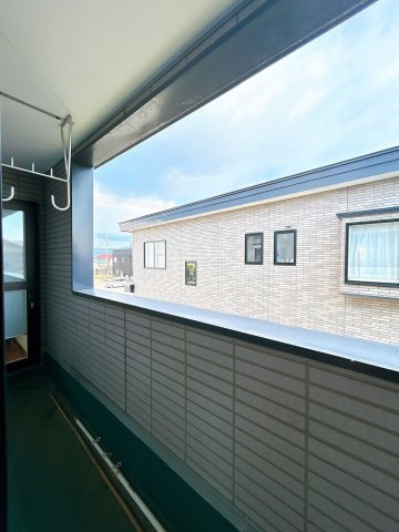 【バルコニー】 | 大仙市小貫高畑字曽四川　戸建て | 【リフォーム中】2階バルコニーです。