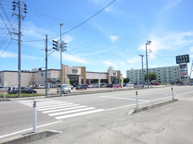 【周辺】 | 大仙市小貫高畑字曽四川　戸建て | 【周辺環境】バザール飯田店様まで約800ｍ