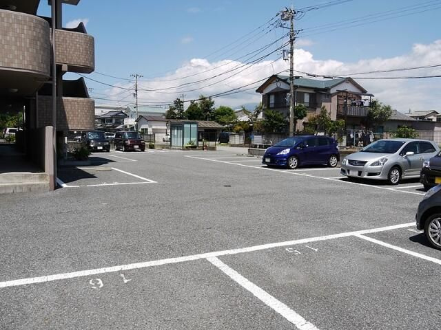 グランマレ．デュオの駐車場