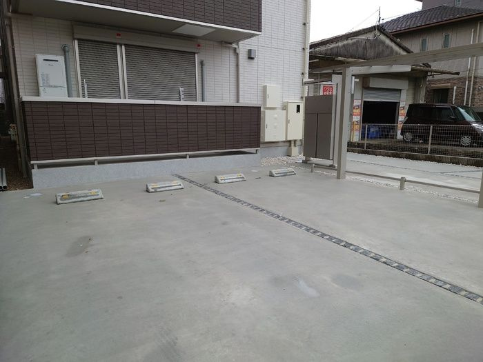 トレンタ　氷室の駐車場
