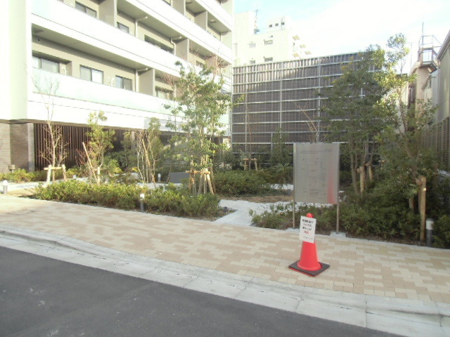 アトラス駒沢大学のエントランス