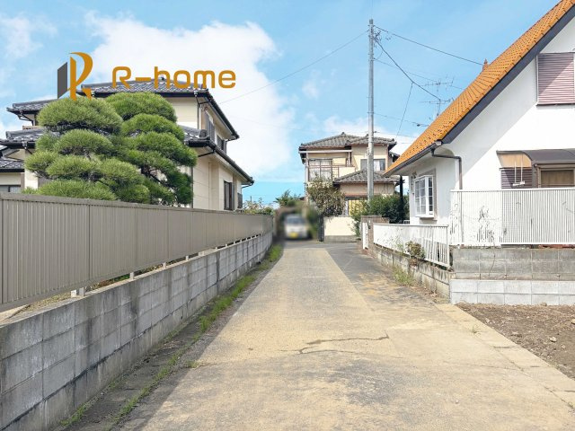 取手市谷中5期　新築戸建て　1号棟の前面道路含む現地写真|周辺環境も併せて案内致します♪
閑静な住宅地で笑顔あふれる新生活！
ぜひ現地へお越しください♪