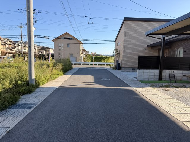 大和高田市西坊城 ５号地 建築条件なし土地の前面道路含む現地写真