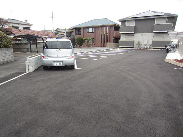 ラフォンテ久米田の駐車場|車をお持ちの方に嬉しい駐車場付きの物件です