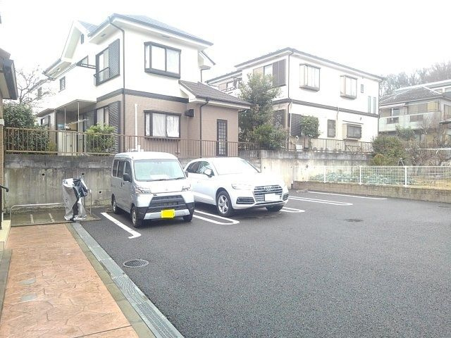 アルバータⅥの駐車場