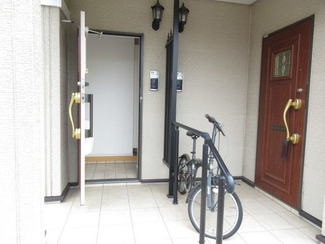 アルバータⅥの玄関